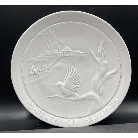 Vintage Frankoma Christmas  Art Pottery Hanging Plate 1975 "Peace On Earth" - Picture 1 of 5